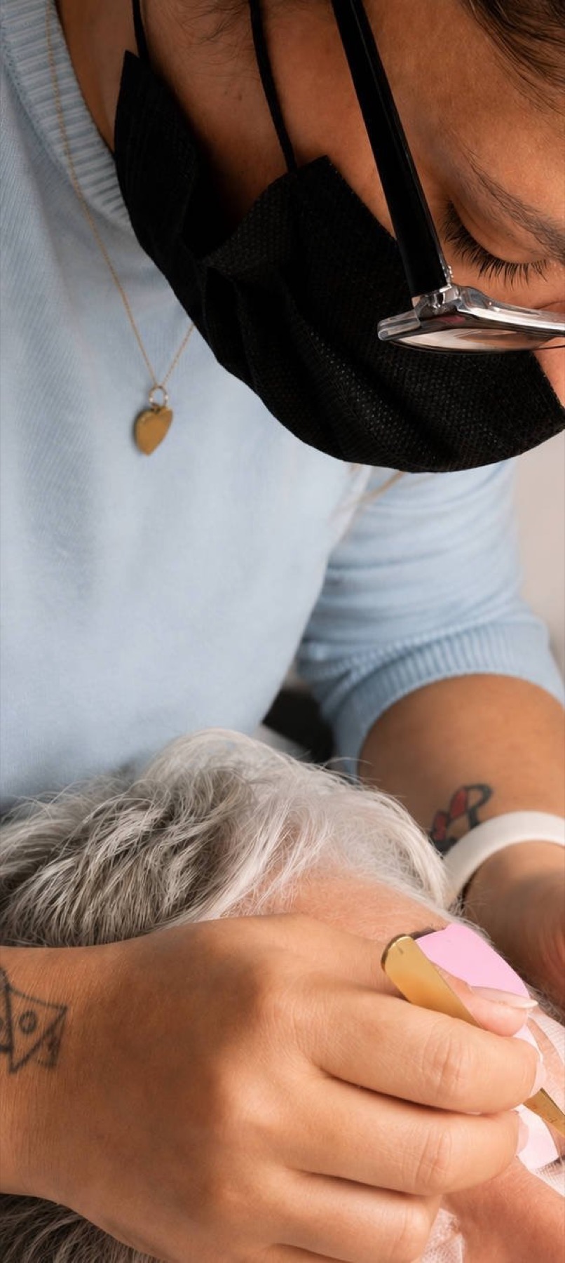 Ana Rebelo da Costa bei der Wimpernverlängerung